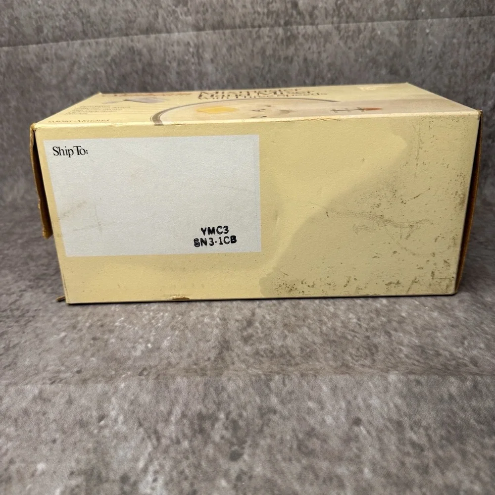 NOS Vintage 1983 Sunbeam Mixmaster Hand Mixer 3 Speeds Almond 03016